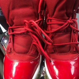 Jordan 11 red